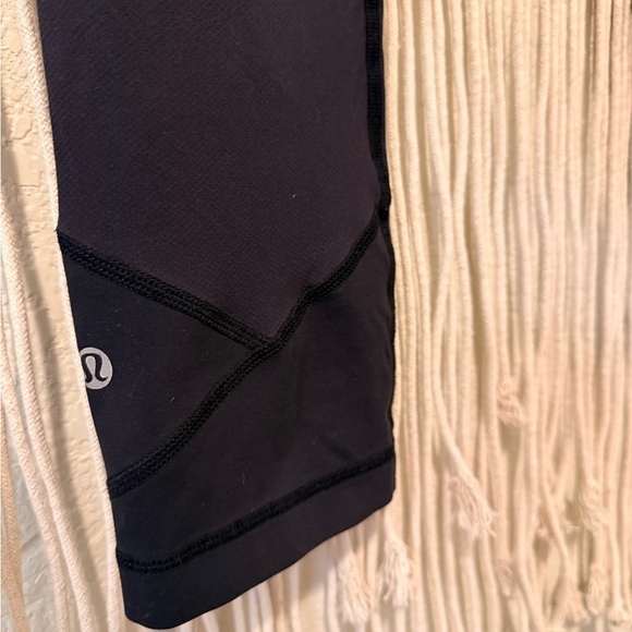 Lululemon Athletica Black Leggings Size 8 – Sheer Breathable Calf-Length Workout - Picture 2 of 2